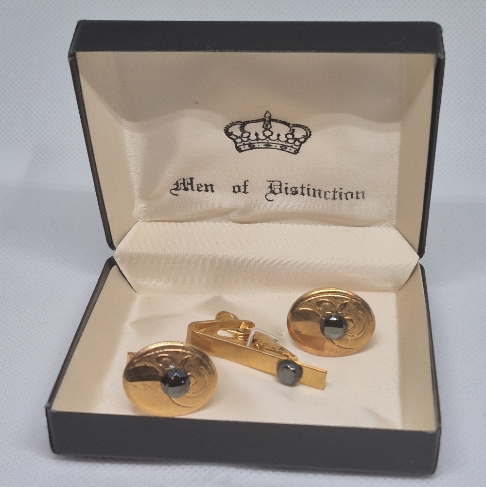 MEN of DISTINCTION Vintage Gold Tone Black Glass Stone Cufflinks & Tie Clip Set